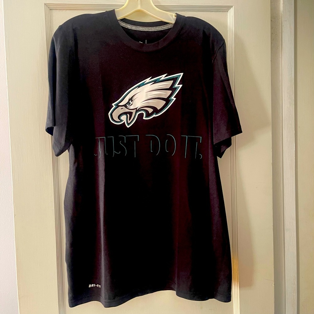 Black Nike Men's Dri-Fit Tee with Eagles 🦅 Logo and Just Do It Size M